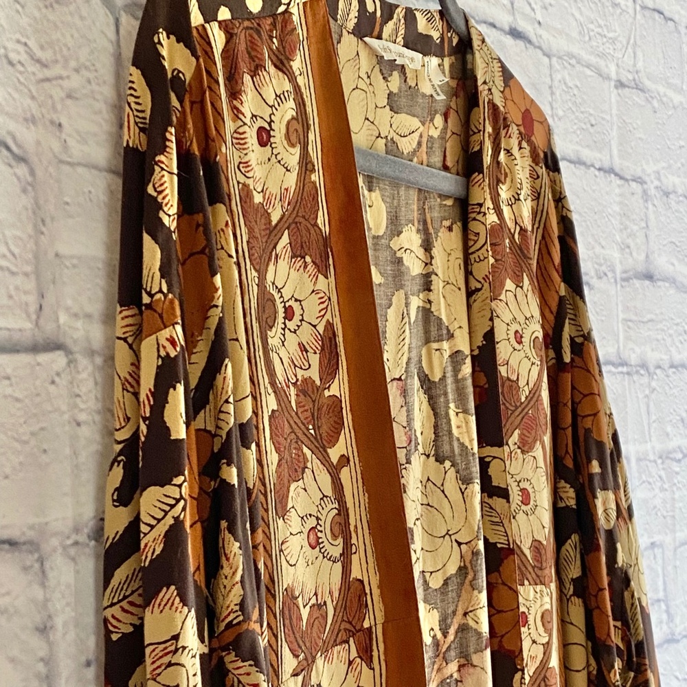 SOFT SURROUNDINGS BROWN FLORAL KIMONO - Picture 4 of 7